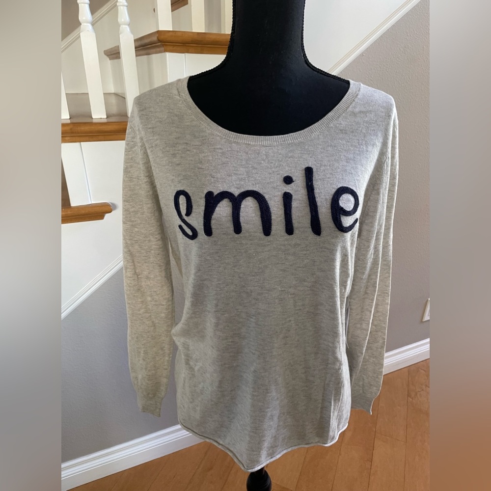 SMILE Sweater - Picture 2 of 6